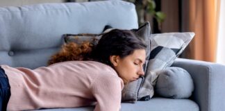 Πώς μπορείται να ξανακοιμηθείτε αν ξυπνήσετε μέσα στη νύχτα