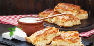 Τυρόπιτα: Η πιο εύκολη συνταγή