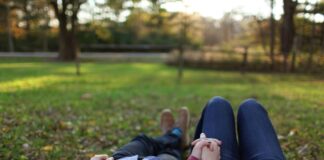 Πρωταπριλιά: Το έθιμο της «ρήξης» με την αλήθεια – Πώς καθιερώθηκε